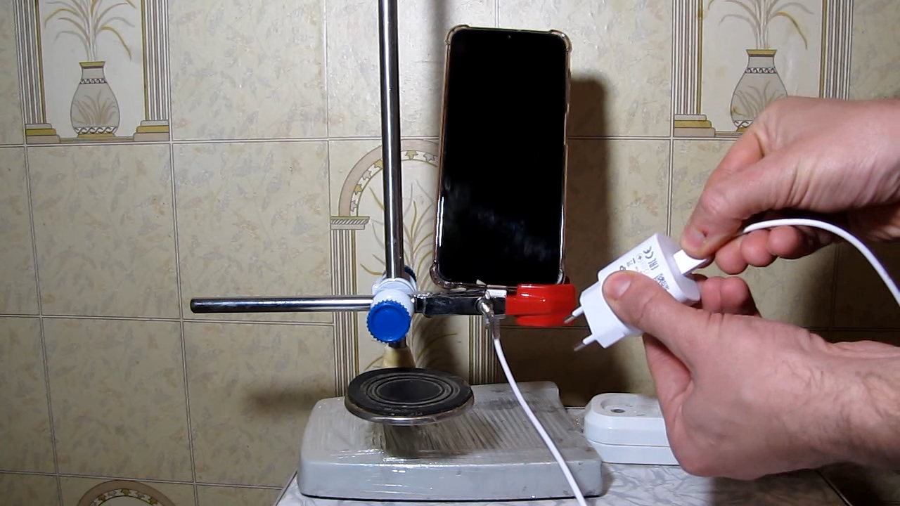 Is it possible to get electricity from air? We charge mobile phone with switched-off charger! (Trick and explanation)